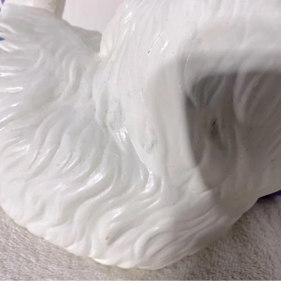 Vintage 1984 White Ceramic Cat Statue Playing W Purple Ball Of Yarn Kitty  Meow - Picture 4 of 16